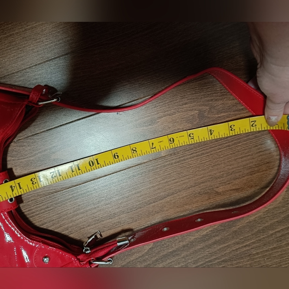 ❣️Retro Punk Vibrant Glossy Red Shoulder Hobo Bag 💕 - Picture 5 of 10